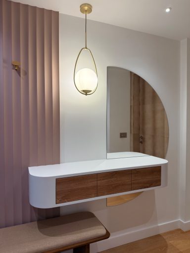 Meuble d'entrée de chambre arrondi, miroir demi-lune et panneaux muraux Orac